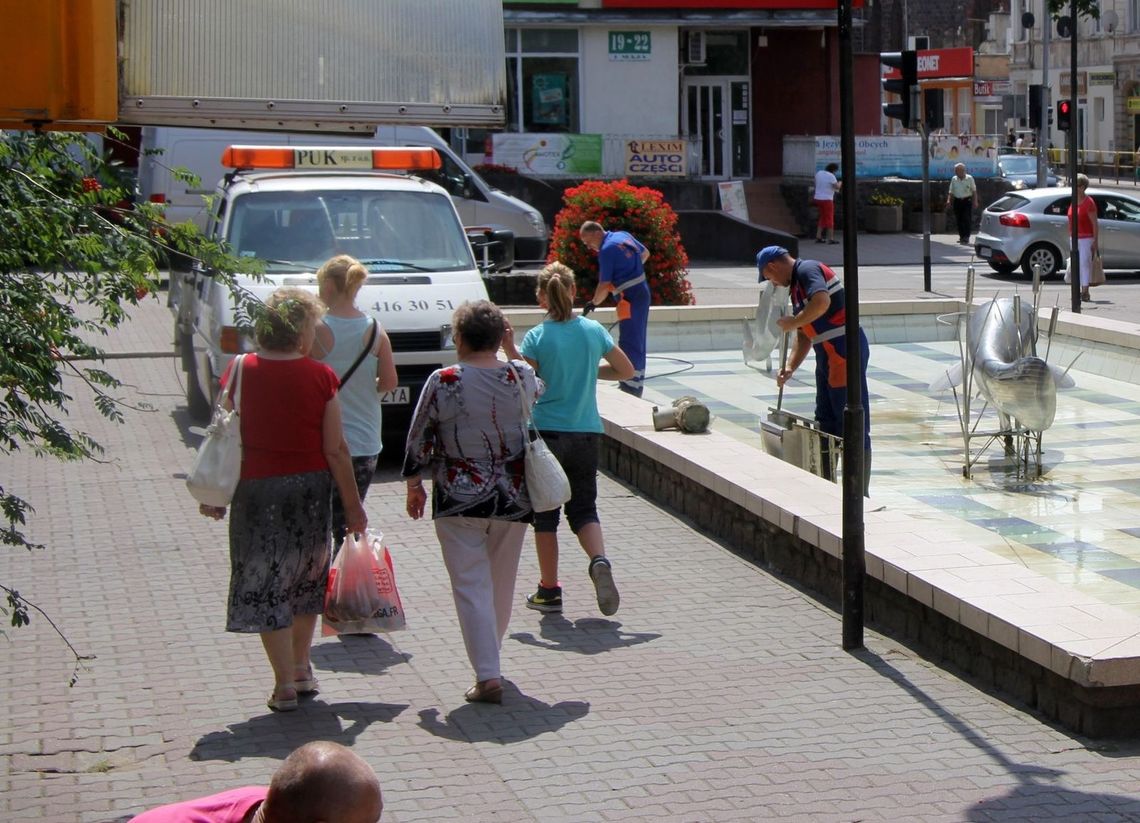 Po co czyszczą fontannę Po co czyszczą fontannę