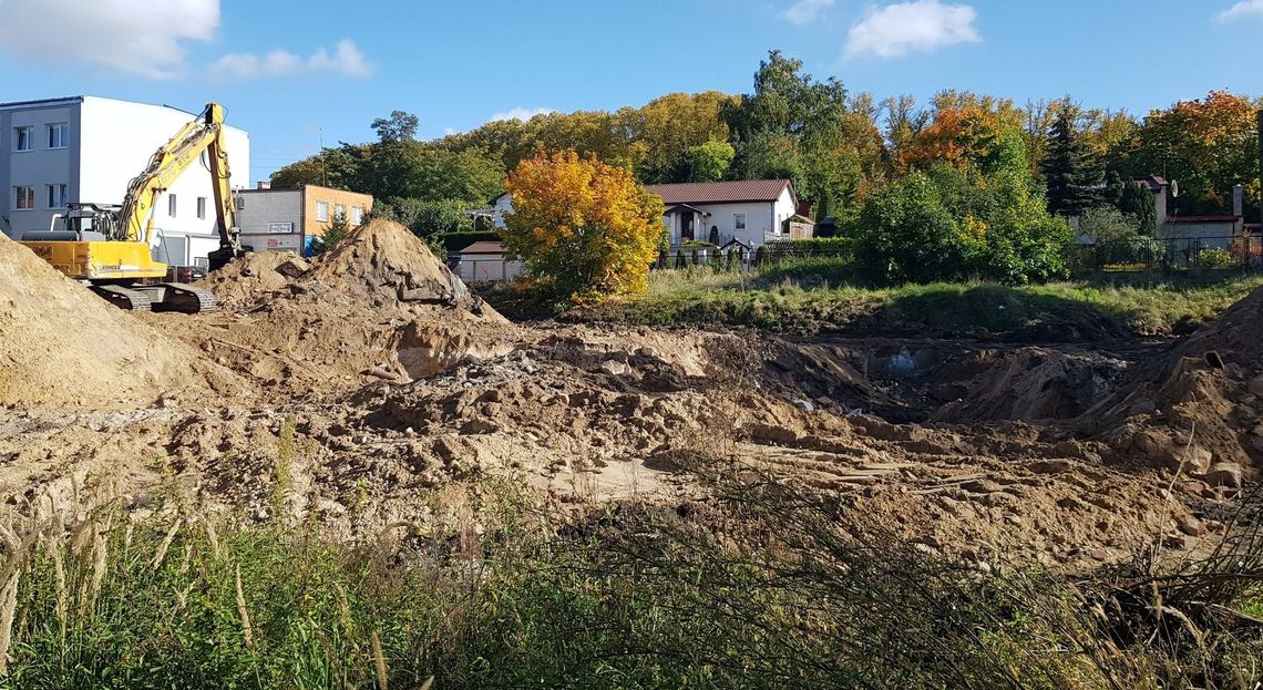 Po gryfińskiej piekarni został głęboki lej