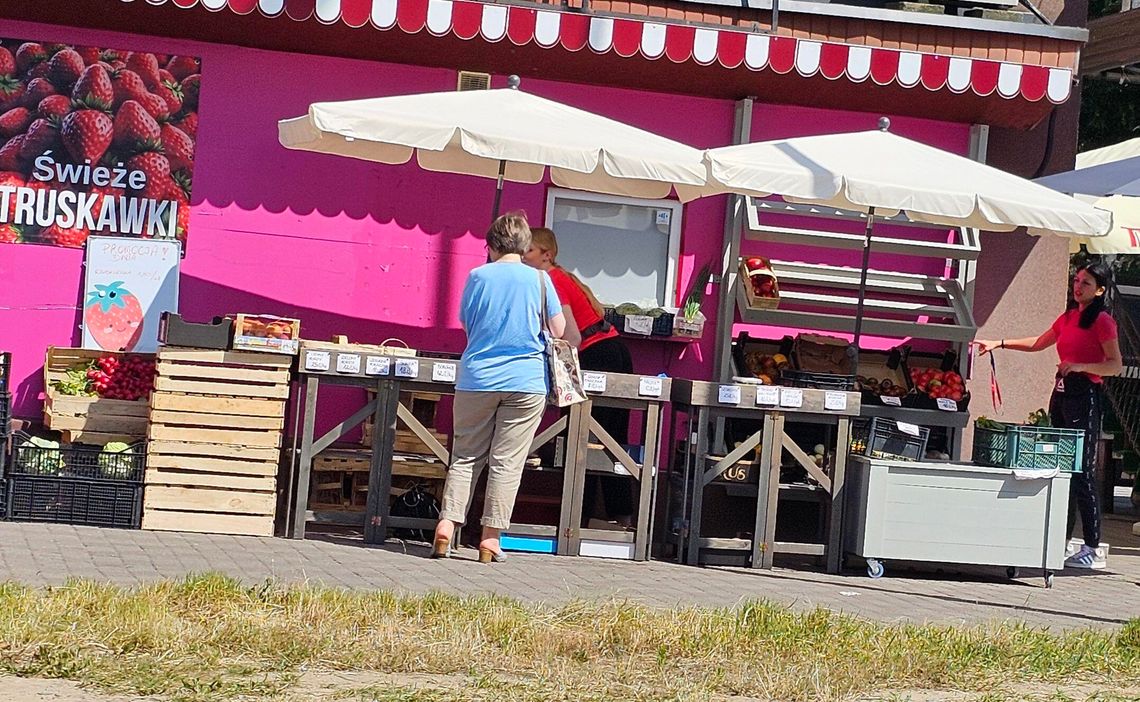 Po ile pod koniec roku szkolnego płacimy za czereśnie i truskawki?