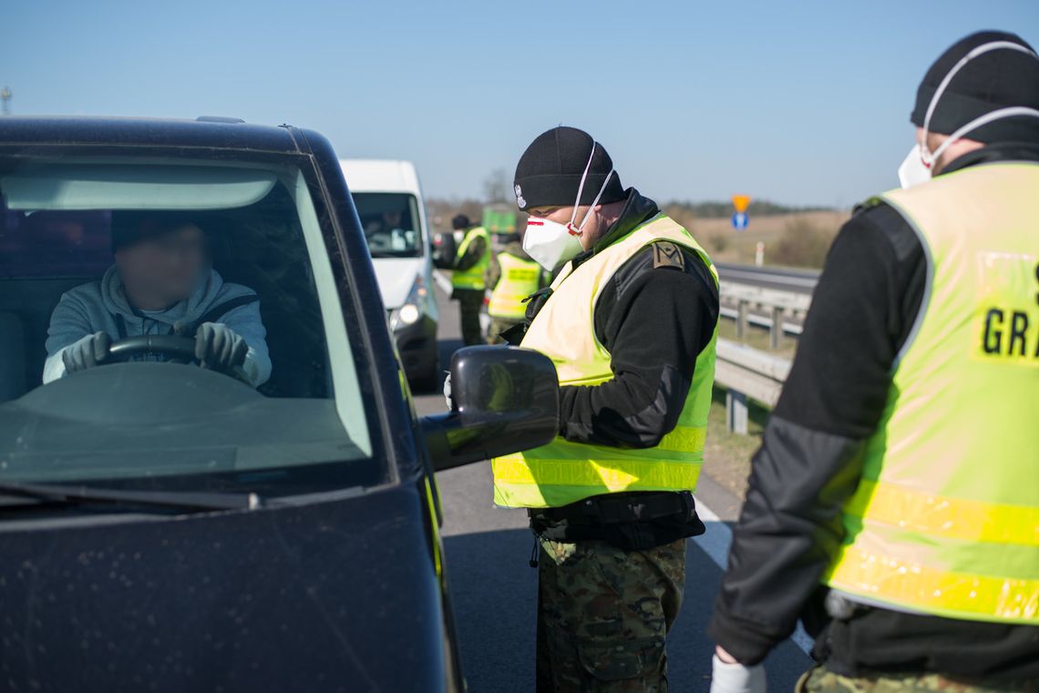 Po kryjomu przekroczyli granicę. Przejdą kwarantannę i zostaną ukarani Po kryjomu przekroczyli granicę. Przejdą kwarantannę i zostaną ukarani