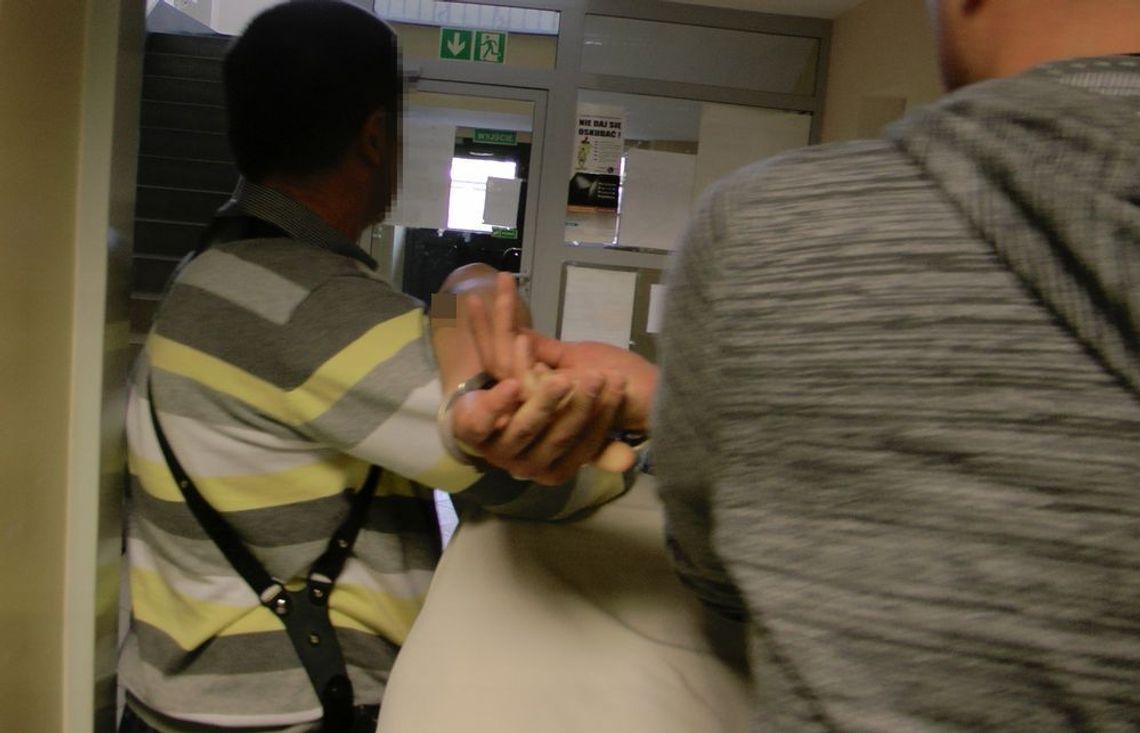 Pobił i zamknął w łazience bez jedzenia na kilka dni 4-letniego synka, bo... był niegrzeczny Pobił i zamknął w łazience bez jedzenia na kilka dni 4-letniego synka, bo... był niegrzeczny