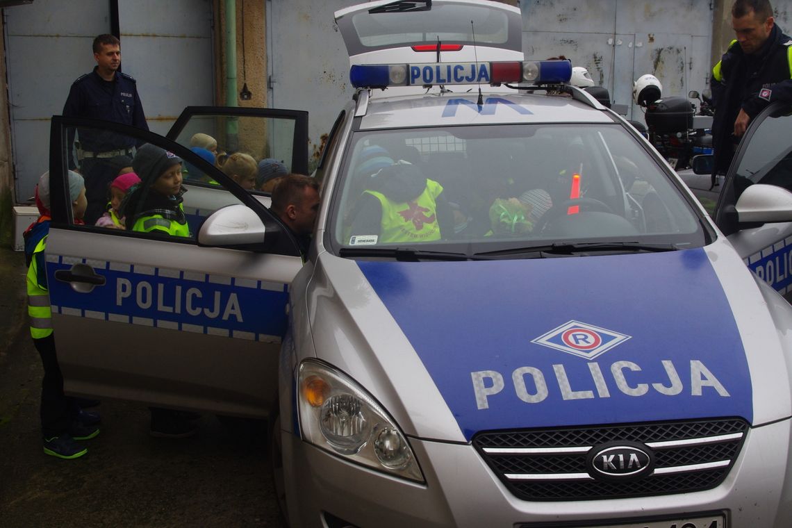 Pobrano odciski palców i zaproszono do radiowozu Pobrano odciski palców i zaproszono do radiowozu