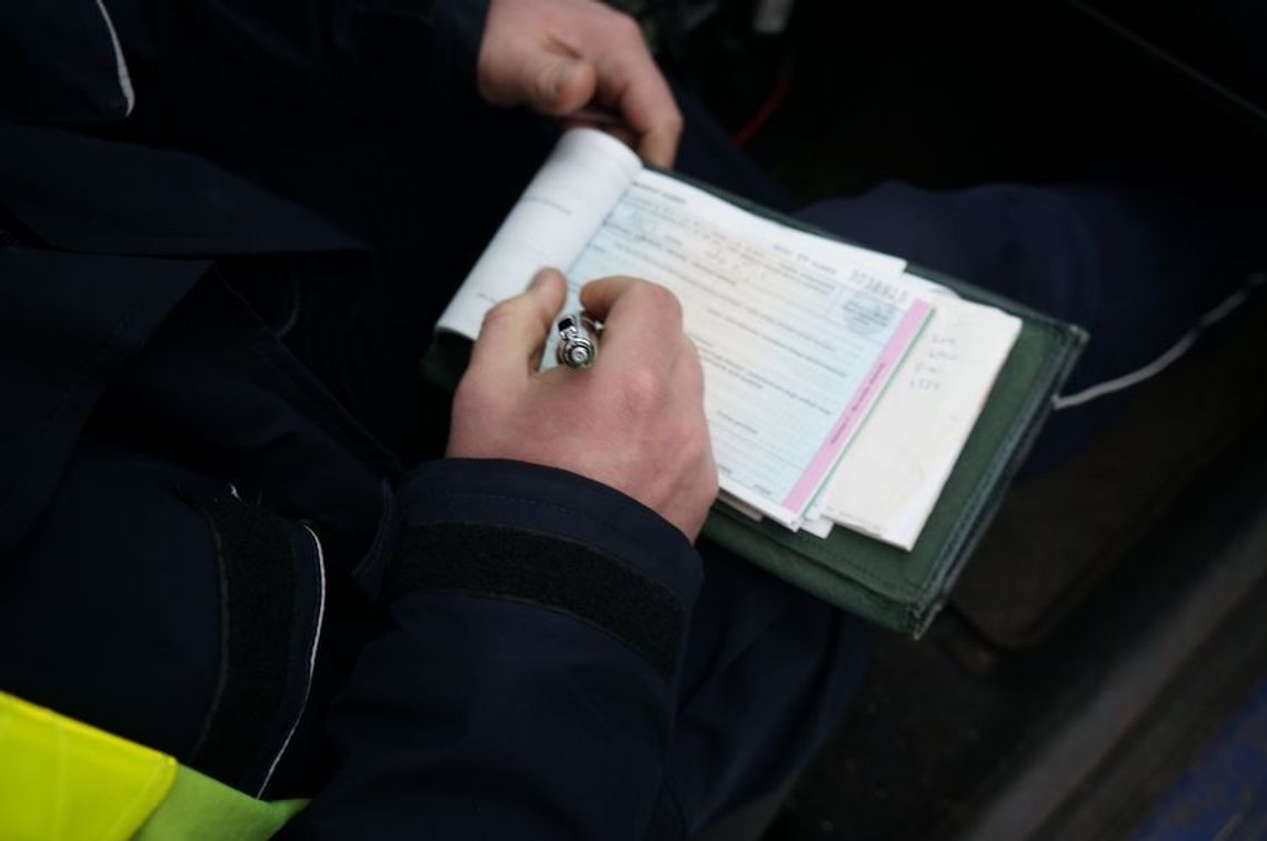 Pod szkołą zderzyły się auta. Sprawca dostał mandat Pod szkołą zderzyły się auta. Sprawca dostał mandat