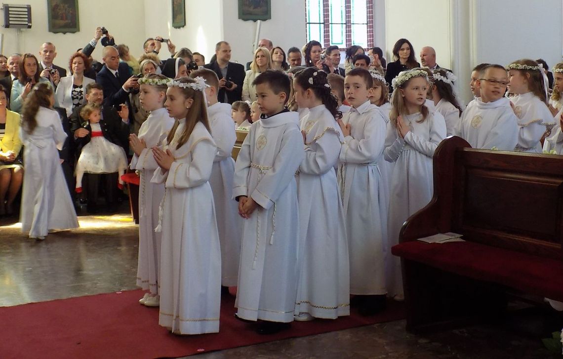 Podaruje włosy chorej. Tak uczci Pierwszą Komunię Św.