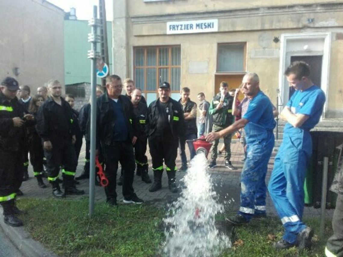 Podczas ćwiczeń sprawdzali hydranty