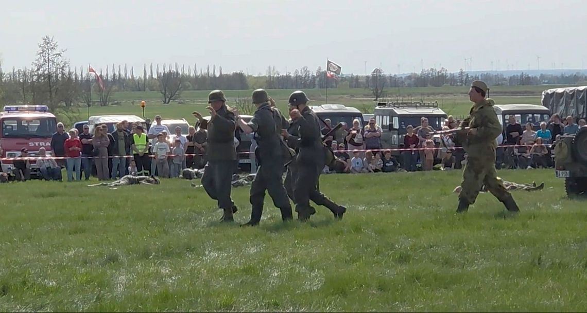 Podczas patriotycznych uroczystości pokazali widzom rozstrzelanie niemieckich jeńców