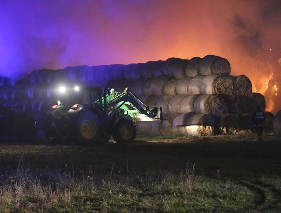 Podpalili bele słomy Podpalili bele słomy