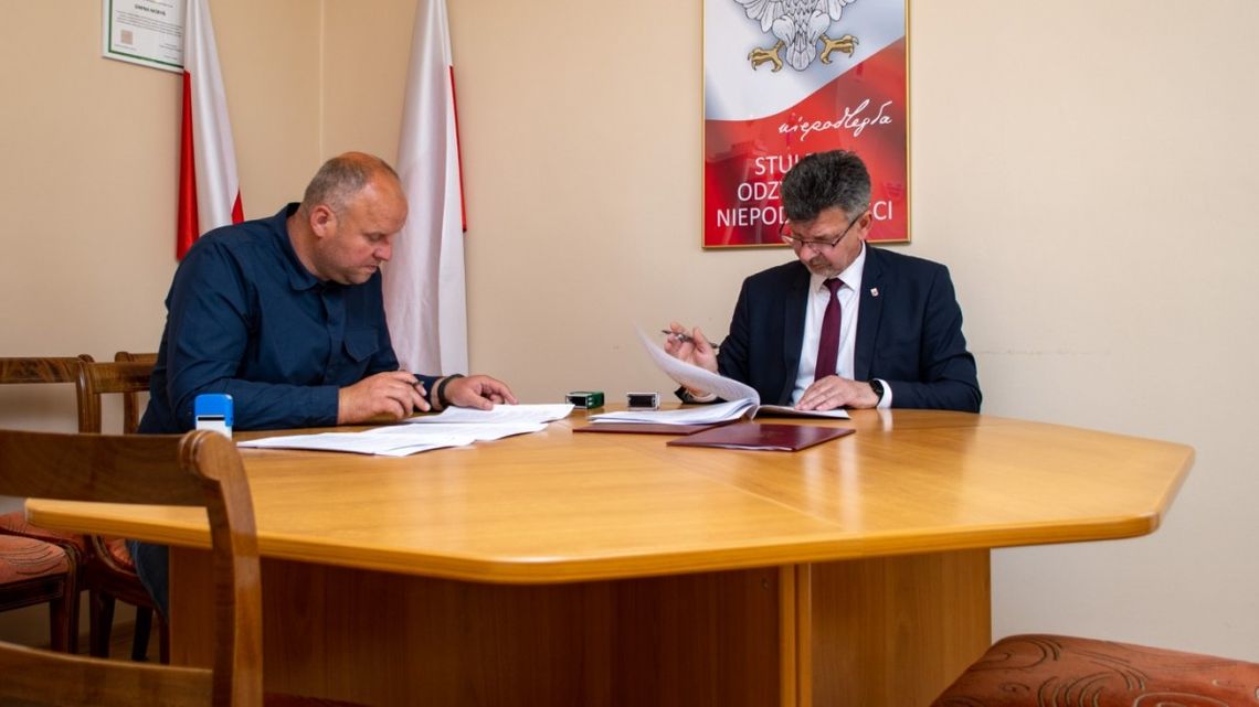 Podpisali umowę na kanalizację i przebudowę dróg