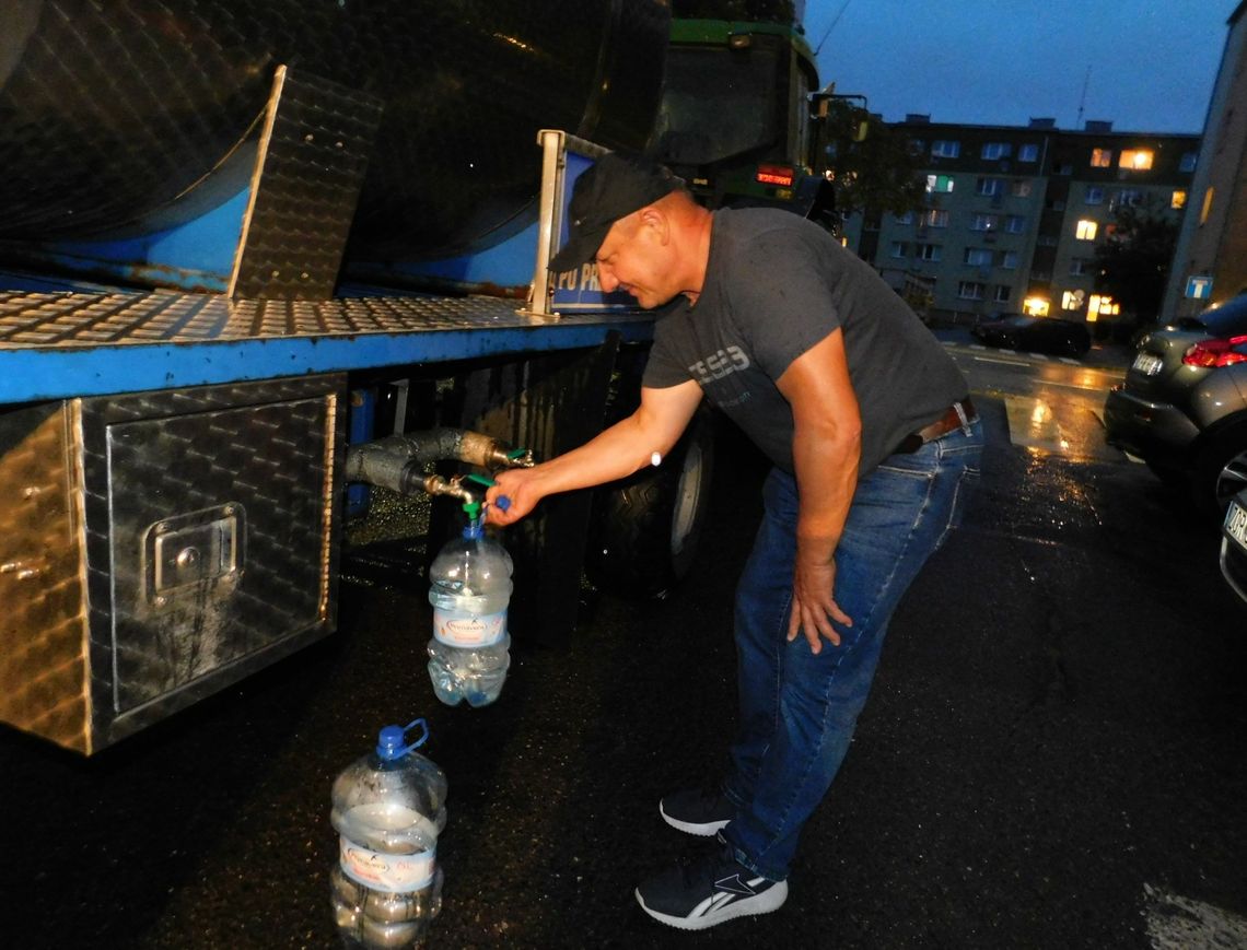 Podstawiono beczkowóz dla mieszkańców pozbawionych wody w kranach