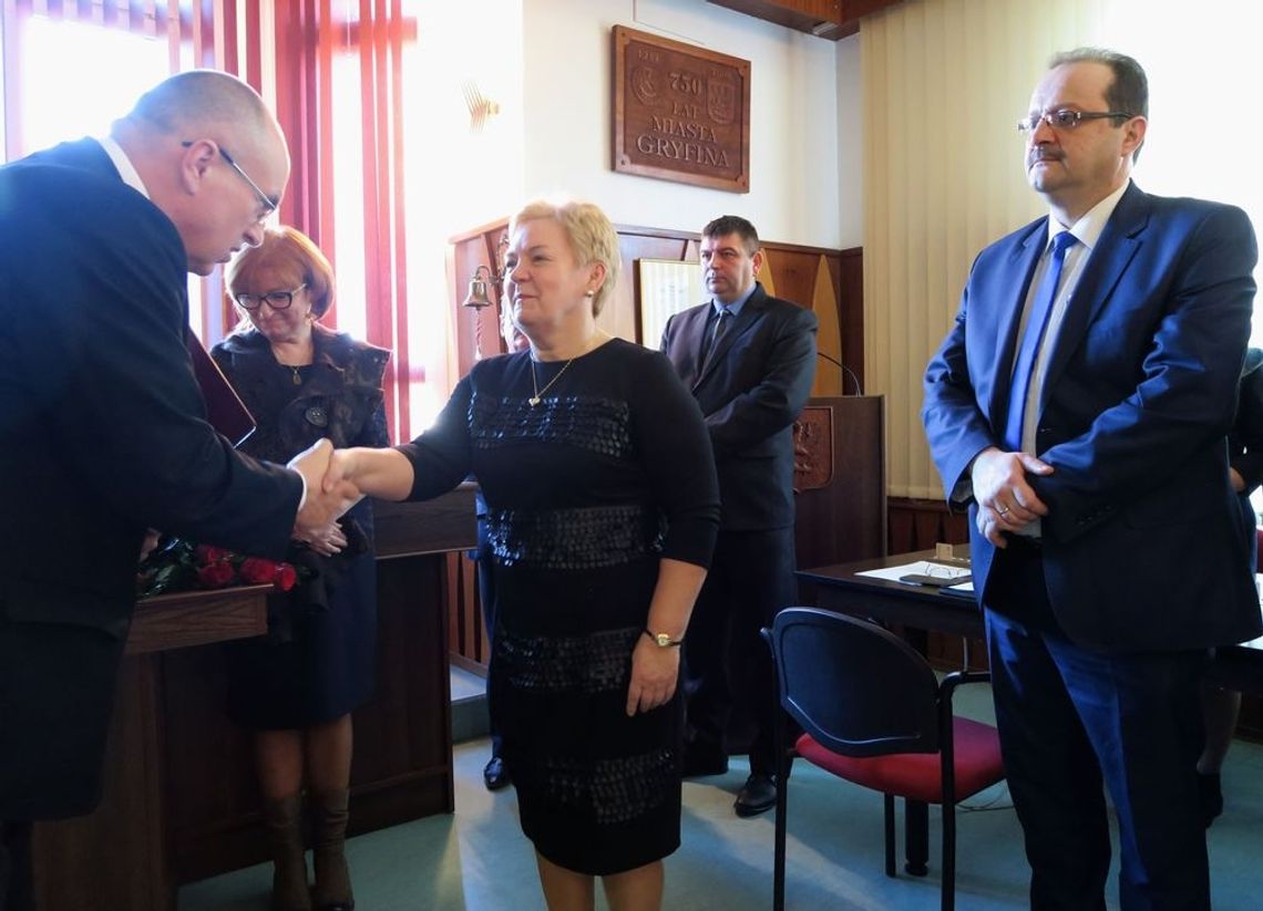 Podziękowali Bożenie Górak, dyrektor OPS Podziękowali Bożenie Górak, dyrektor OPS