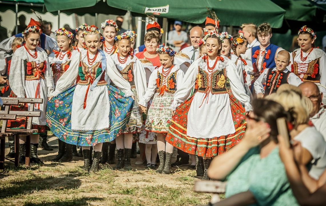 Podziękowanie rolnikom i pracownikom gospodarstw za ich ciężką pracę Podziękowanie rolnikom i pracownikom gospodarstw za ich ciężką pracę