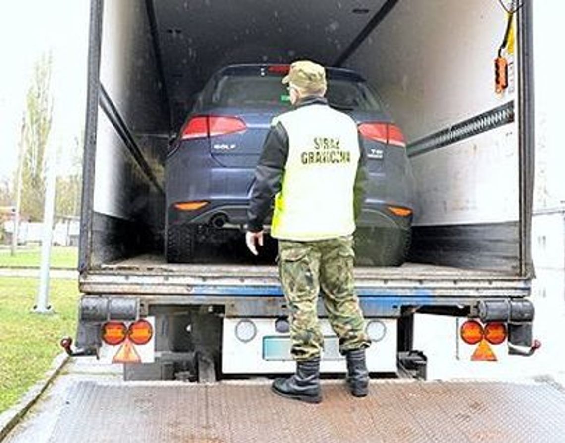 Pogoń za złodziejem samochodów. Auto odzyskane Pogoń za złodziejem samochodów. Auto odzyskane
