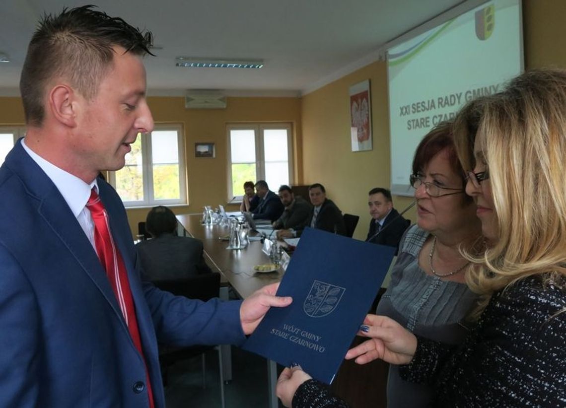 Pogratulowali nowemu, a podziękowali byłej sołtys Pogratulowali nowemu, a podziękowali byłej sołtys