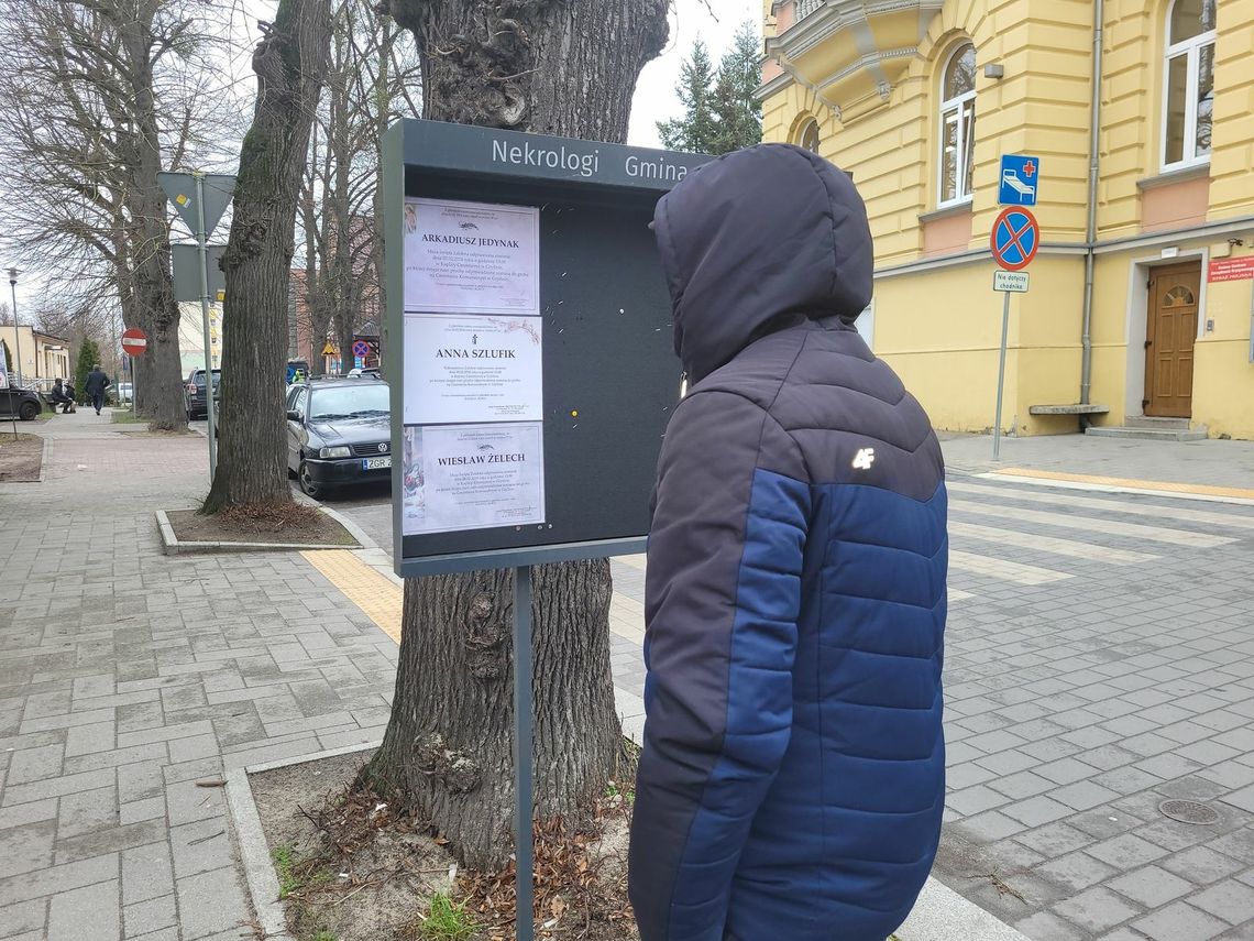 Pogrzeb to moment, gdy wspomnienia łączą się z tęsknotą i łzami