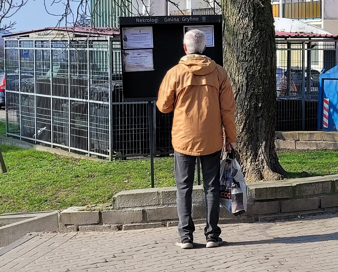 Pogrzeb to moment, gdy wspomnienia łączą się z tęsknotą i łzami