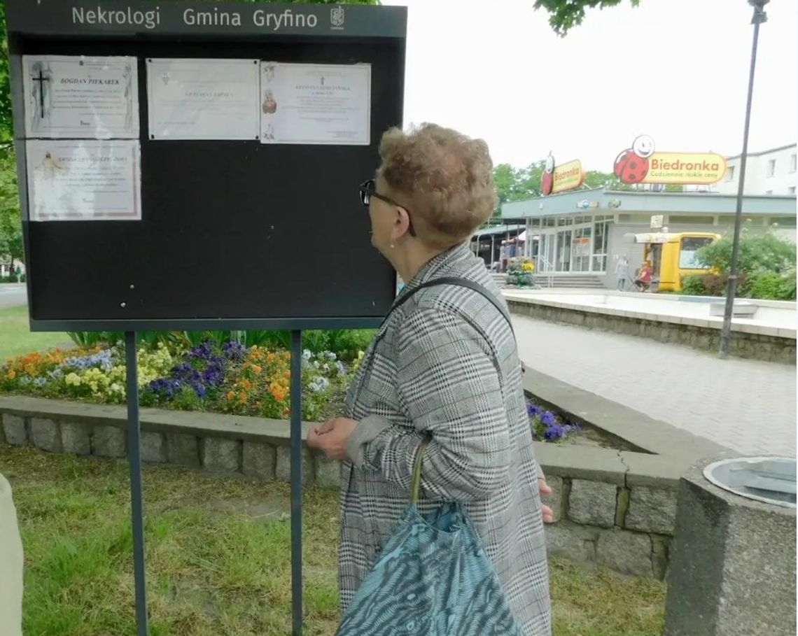 Pogrzeb to moment, gdy wspomnienia łączą się z tęsknotą i łzami Pogrzeb to moment, gdy wspomnienia łączą się z tęsknotą i łzami