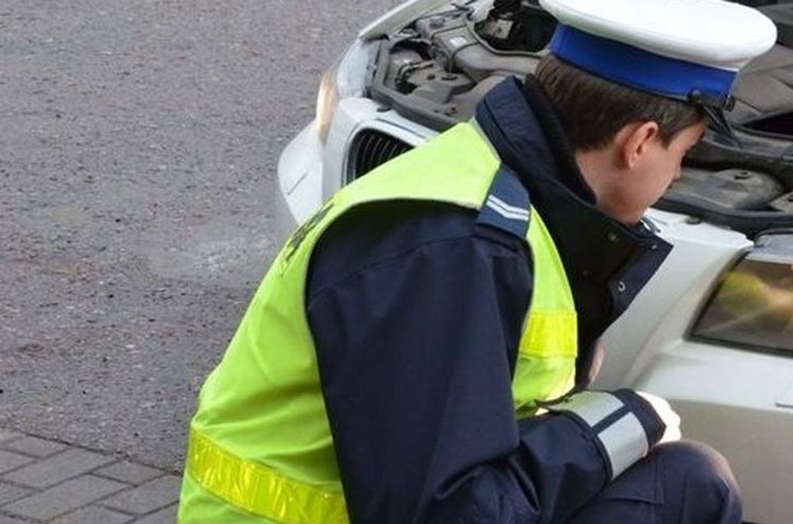 Pokłócił się z dziewczyną i pijany wjechał na słupki Pokłócił się z dziewczyną i pijany wjechał na słupki