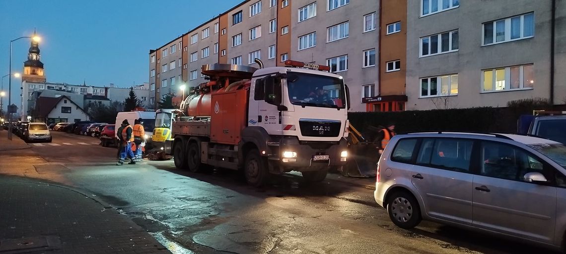 Pół Gryfina bez wody. Całą noc będą usuwać poważną awarię Pół Gryfina bez wody. Całą noc będą usuwać poważną awarię