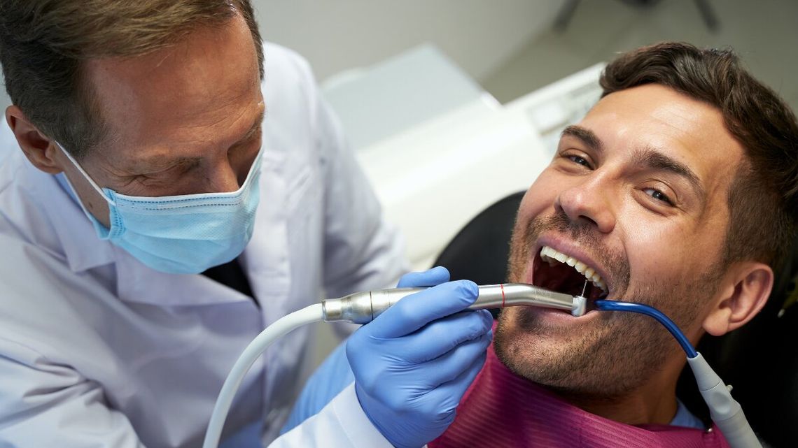 Stomatologia dobrem luksusowym. Dlaczego Polacy rezygnują z dentysty i jakie są koszty zaniechania
