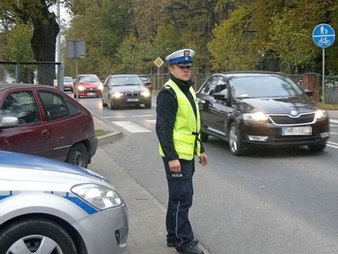 Policja apeluje o bezpieczeństwo na cmentarzach i wokół nich Policja apeluje o bezpieczeństwo na cmentarzach i wokół nich