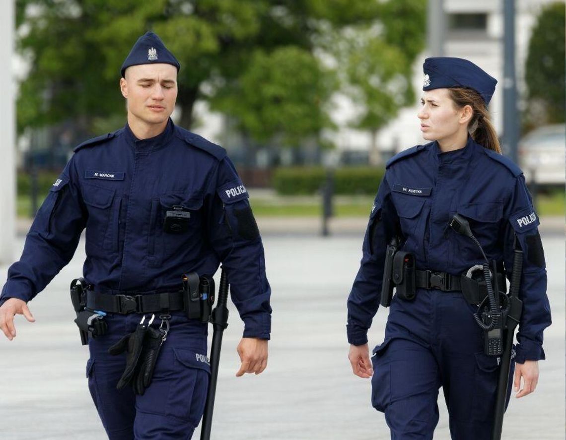 Rekordowe zatrudnienie w policji. Nowe dodatki finansowe skutecznie przyciągają tysiące kandydatów