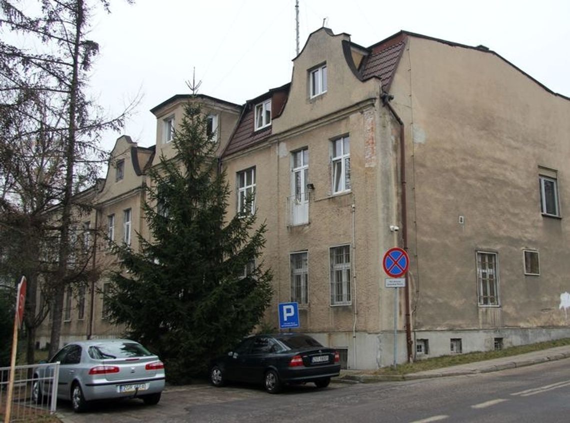 Policja zamyka parking dla interesantów Policja zamyka parking dla interesantów