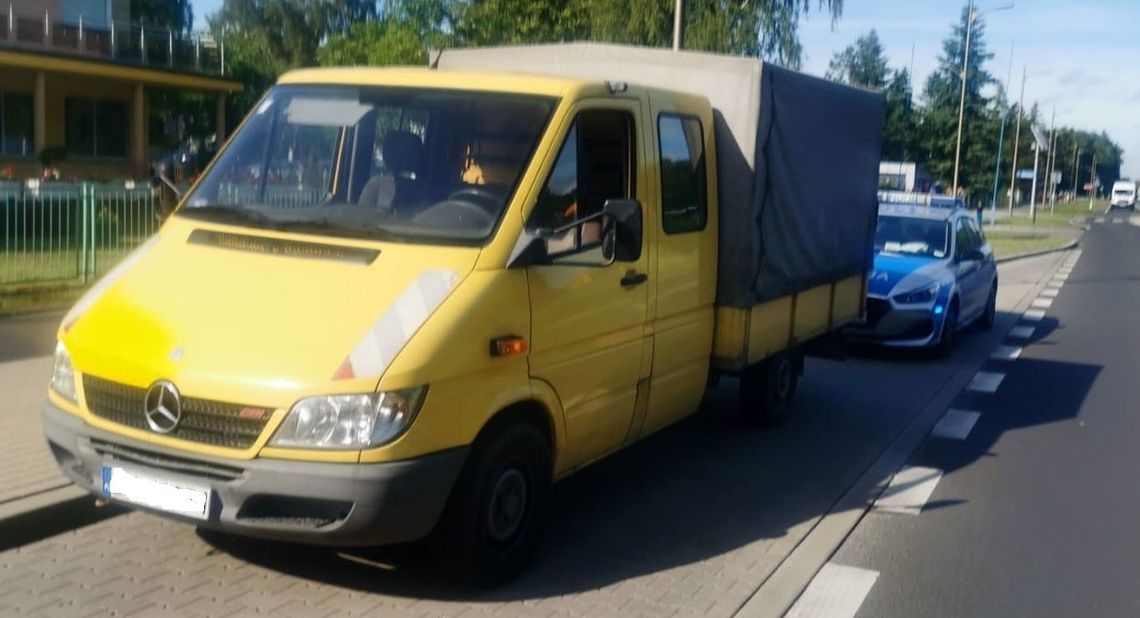 Policja zatrzymała aż 17 osób w tym kilkuosobowym aucie - fotorelacja Policja zatrzymała aż 17 osób w tym kilkuosobowym aucie - fotorelacja