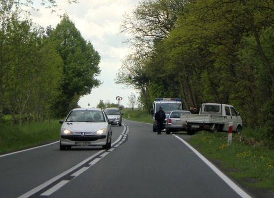 Policja zatrzymuje samochód