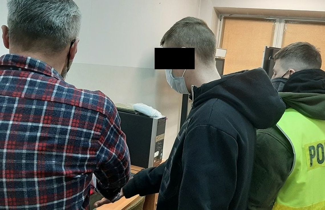 Policjanci dowiedli, dlaczego tak dziwnie się zachowuje Policjanci dowiedli, dlaczego tak dziwnie się zachowuje