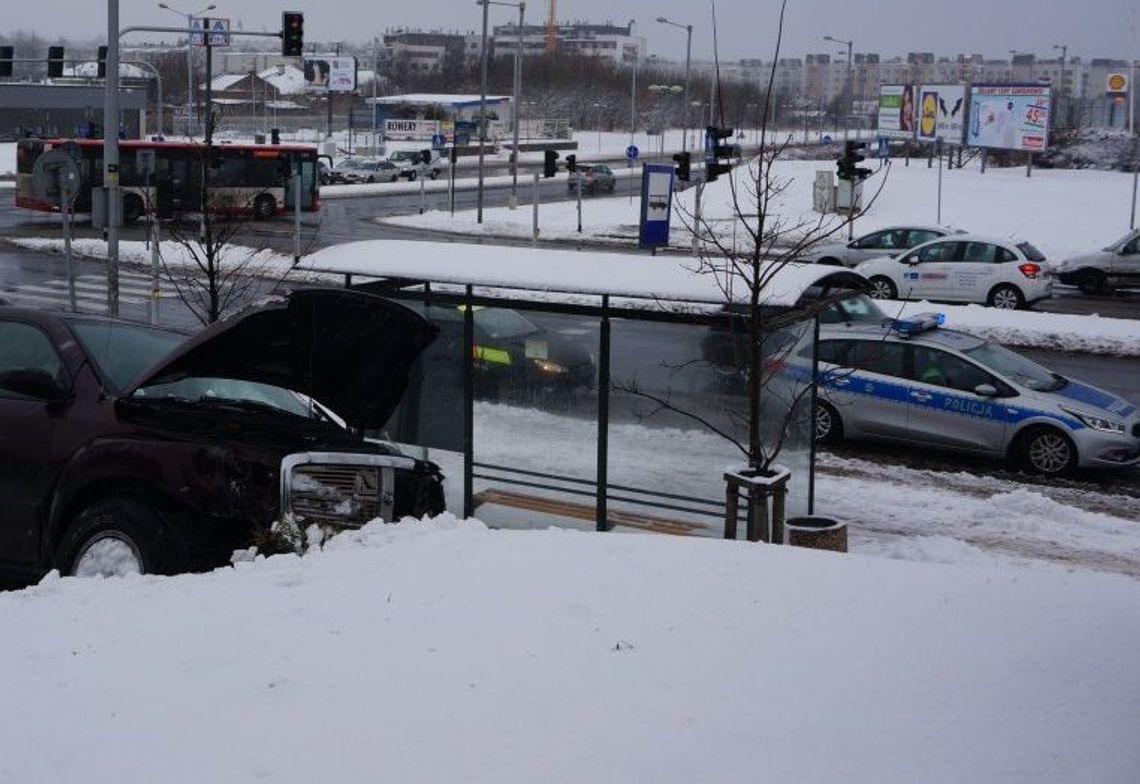 Policjanci konwojowali rodzącą, która urodziła zaledwie 3 minuty po dotarciu do szpitala Policjanci konwojowali rodzącą, która urodziła zaledwie 3 minuty po dotarciu do szpitala