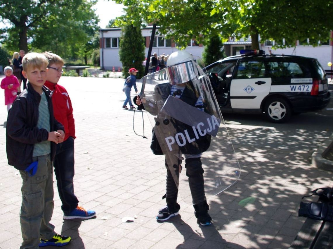 Policjanci z Gryfina gościli podczas rozpoczecia roku szkolnego w Gartz Policjanci z Gryfina gościli podczas rozpoczecia roku szkolnego w Gartz