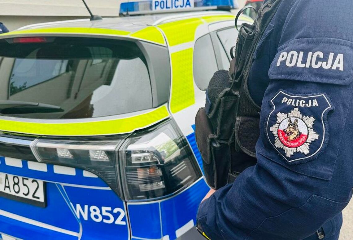 Policjanci z psami zatrzymali dwóch z narkotykami. Jeden miał mefedron, a drugi "coś do palenia"