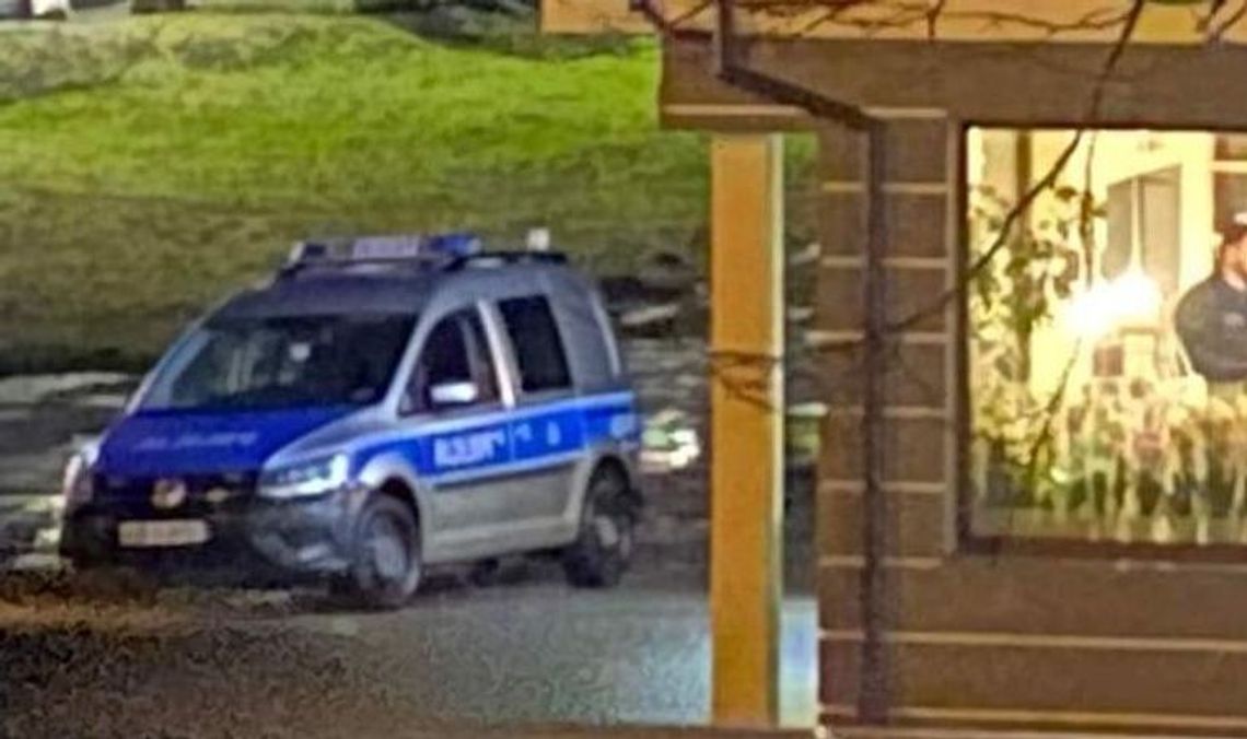 Policjant ukarany mandatem za brak maseczki Policjant ukarany mandatem za brak maseczki