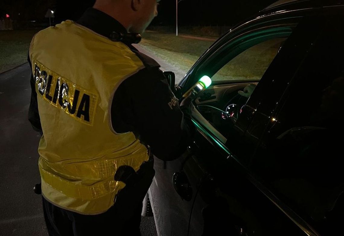 Policyjna obława na południu powiatu gryfińskiego. Młody kierowca zatrzymany po zażyciu narkotyków
