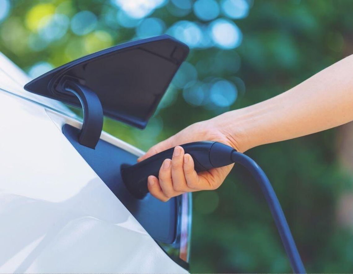 Polska robi przyspieszenie z ładowarkami dla elektryków. Szybkie ładowarki zmieniają rynek Polska robi przyspieszenie z ładowarkami dla elektryków. Szybkie ładowarki zmieniają rynek