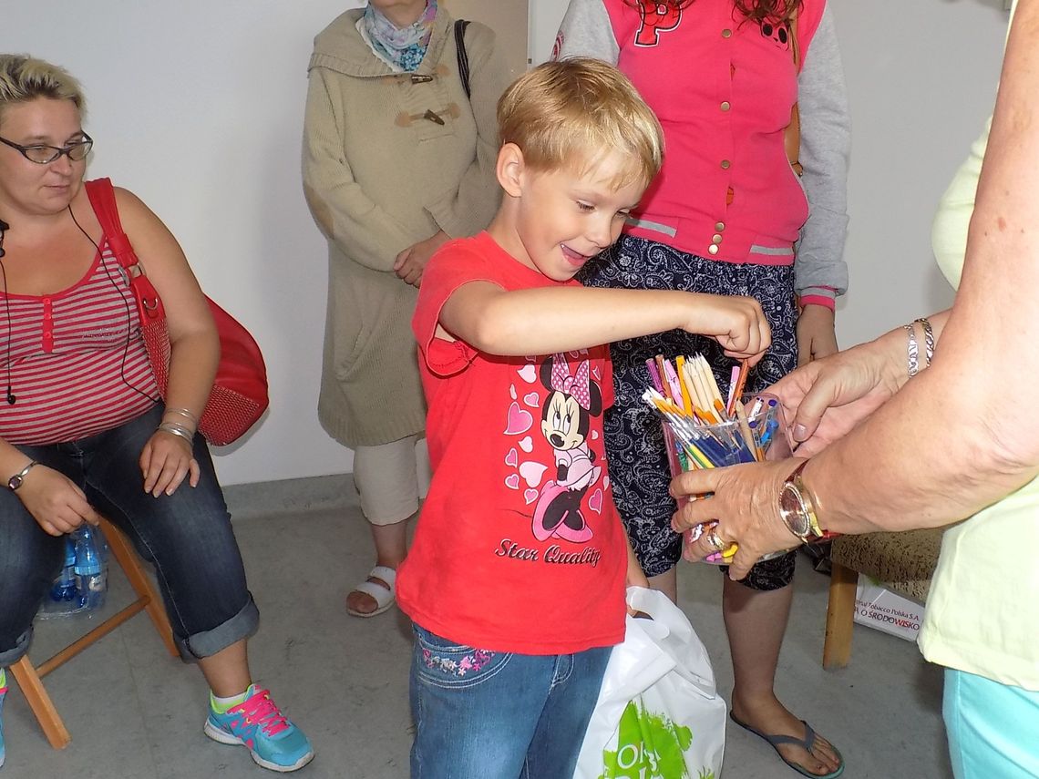 Pomagają rodzinom skompletować szkolne wyprawki Pomagają rodzinom skompletować szkolne wyprawki