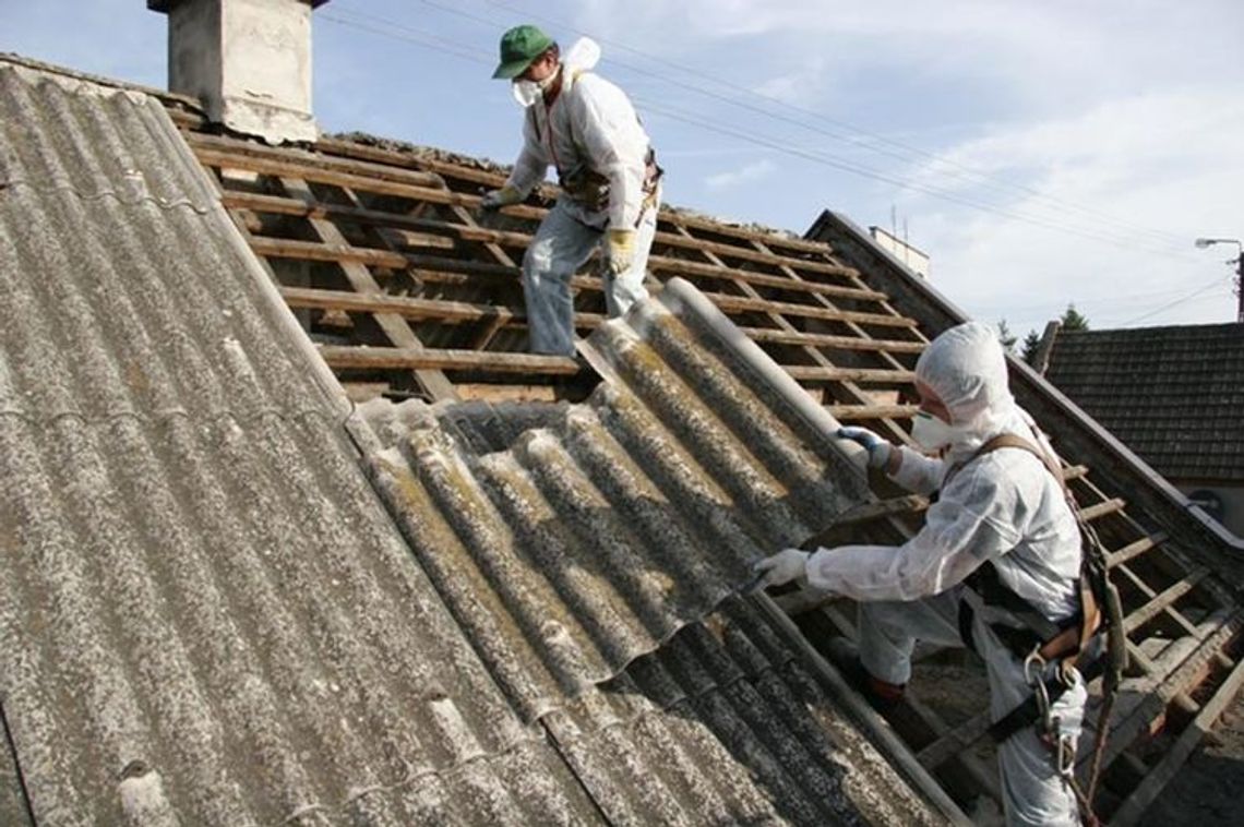 Pomogą rozebrać azbestowy dach