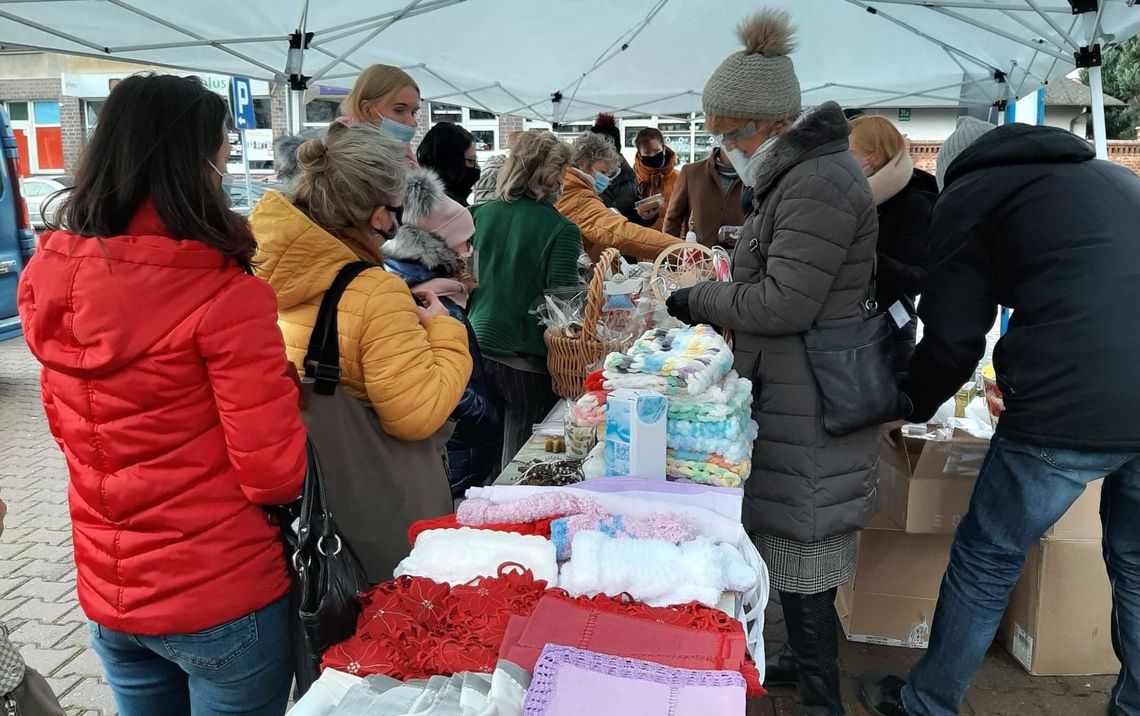 Ponad 14 tys. zł zebrano podczas kiermaszu na walkę Ani Orłowskiej z SMA. Dziękujemy! Ponad 14 tys. zł zebrano podczas kiermaszu na walkę Ani Orłowskiej z SMA. Dziękujemy!