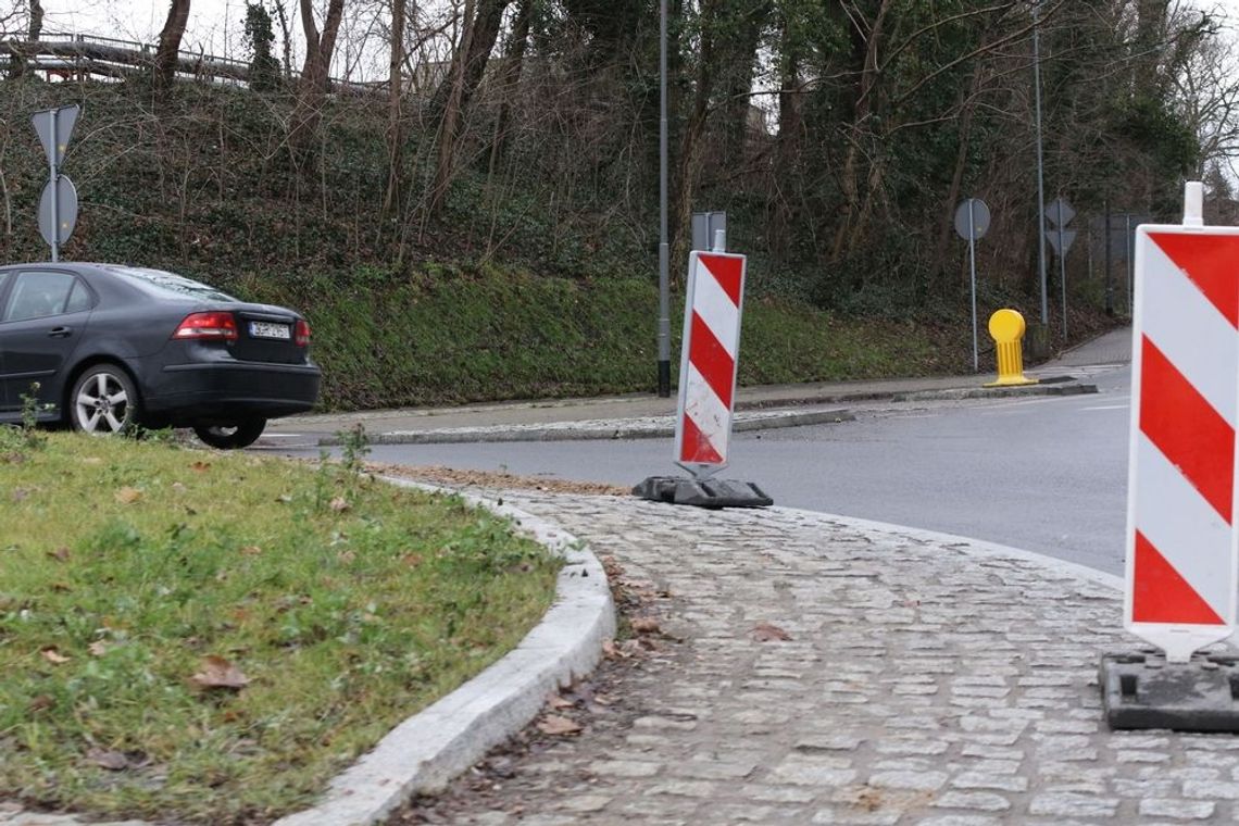 Ponownie naprawiają rondo Ponownie naprawiają rondo