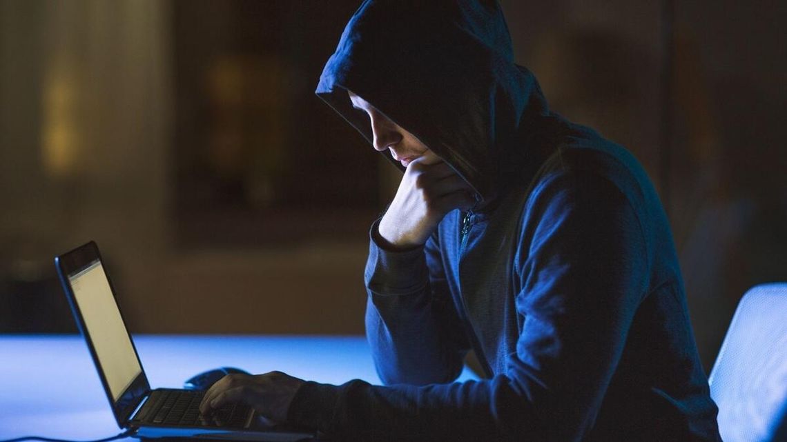 Zakaz korzystania z mediów społecznościowych, komunikatorów, serwisów streamingowych dla przestepców?