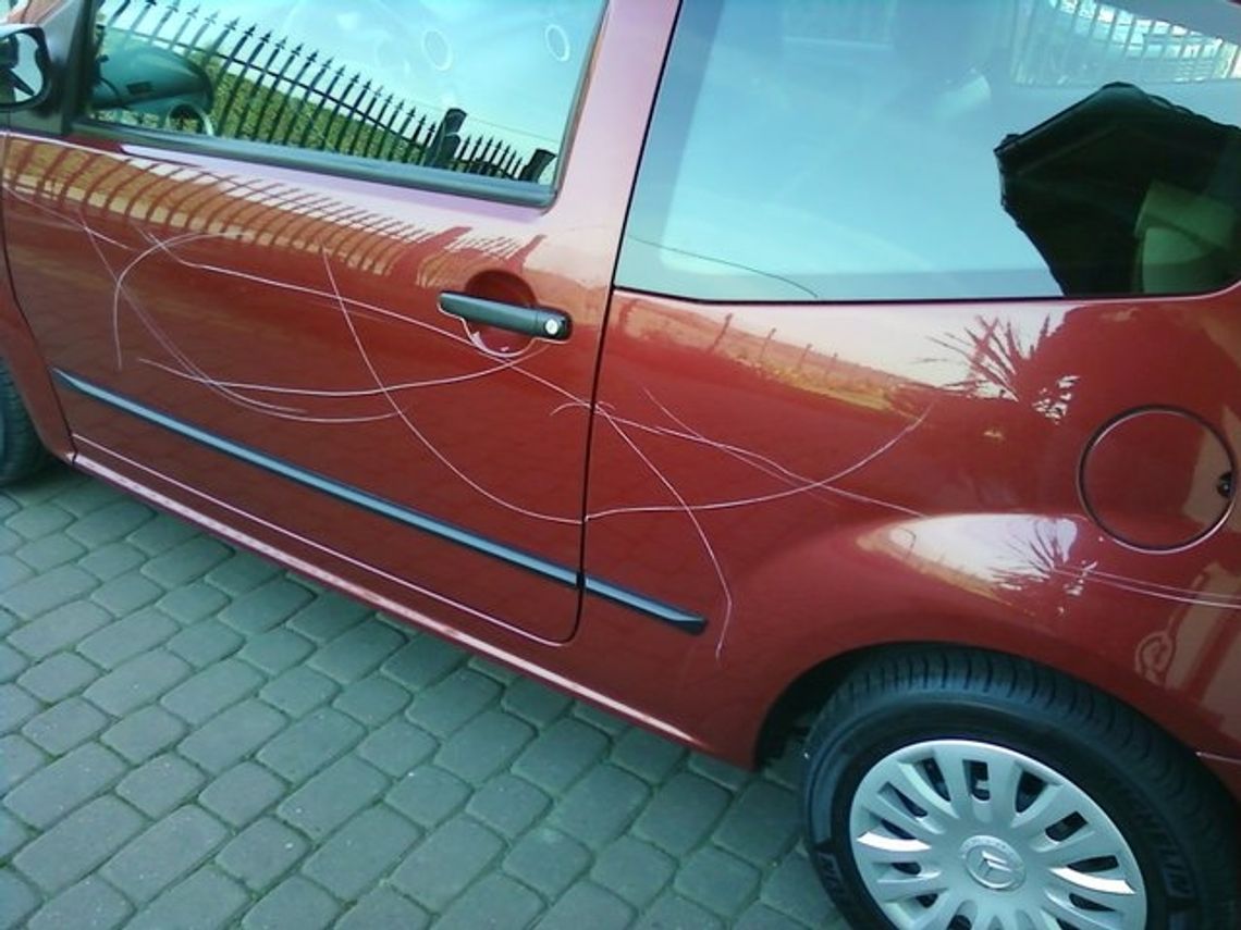 Porysowany samochód z zemsty Porysowany samochód z zemsty