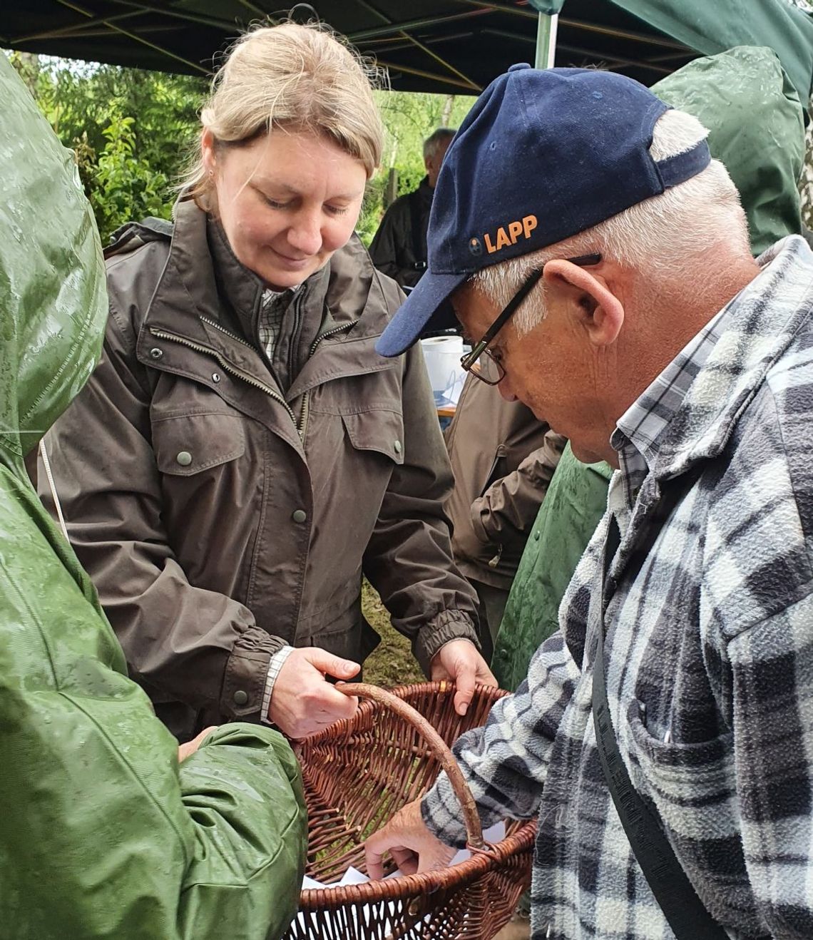 Posadzili drzewa owocowe na terenie Nadleśnictwa Gryfino