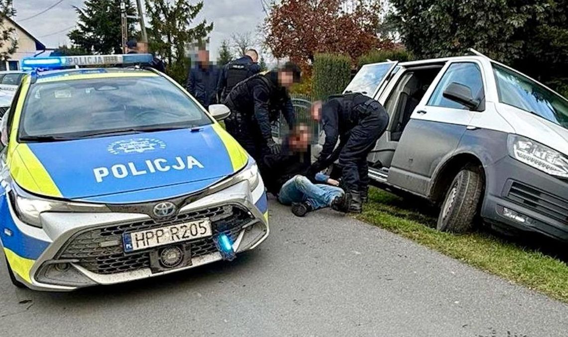 Pościg za skradzionym volkswagenem transporterem zakończył się w Odrze Pościg za skradzionym volkswagenem transporterem zakończył się w Odrze