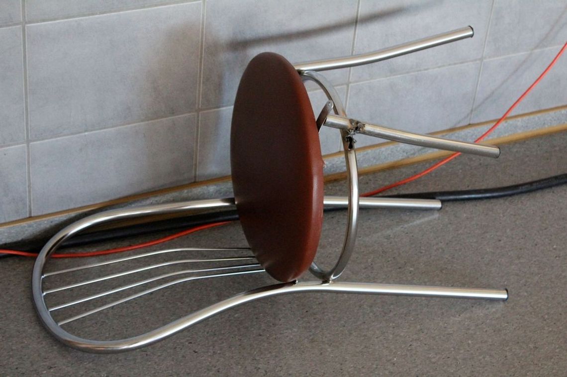 Pospawane krzesła są niezbyt bezpieczne Pospawane krzesła są niezbyt bezpieczne