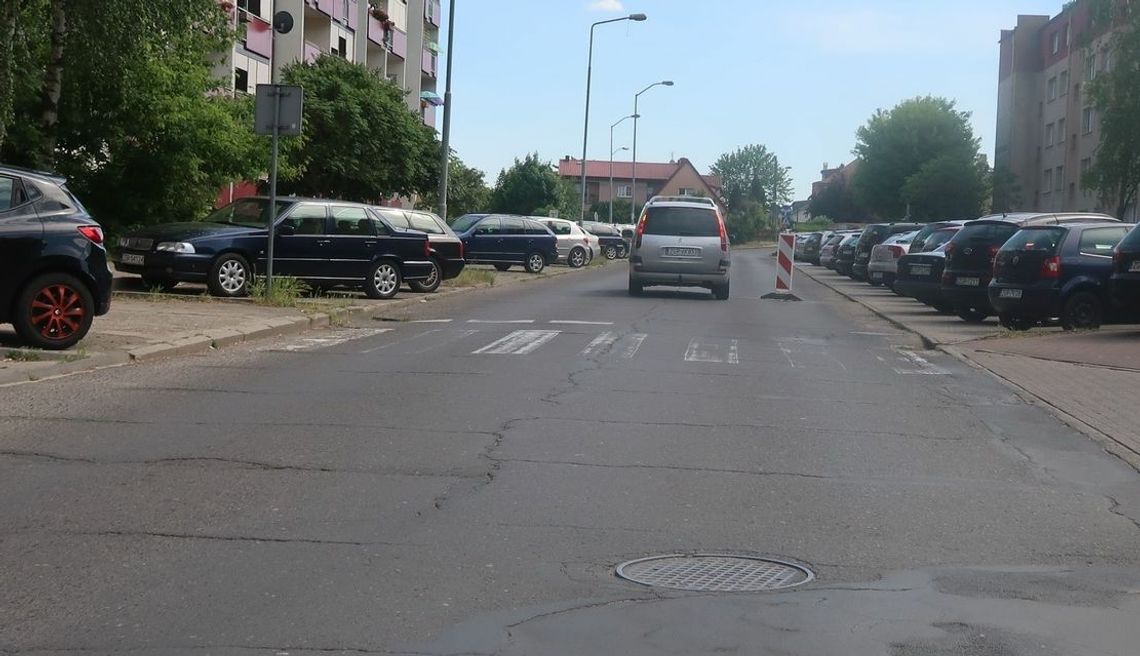 Postawili pachołek i… dwie pułapki