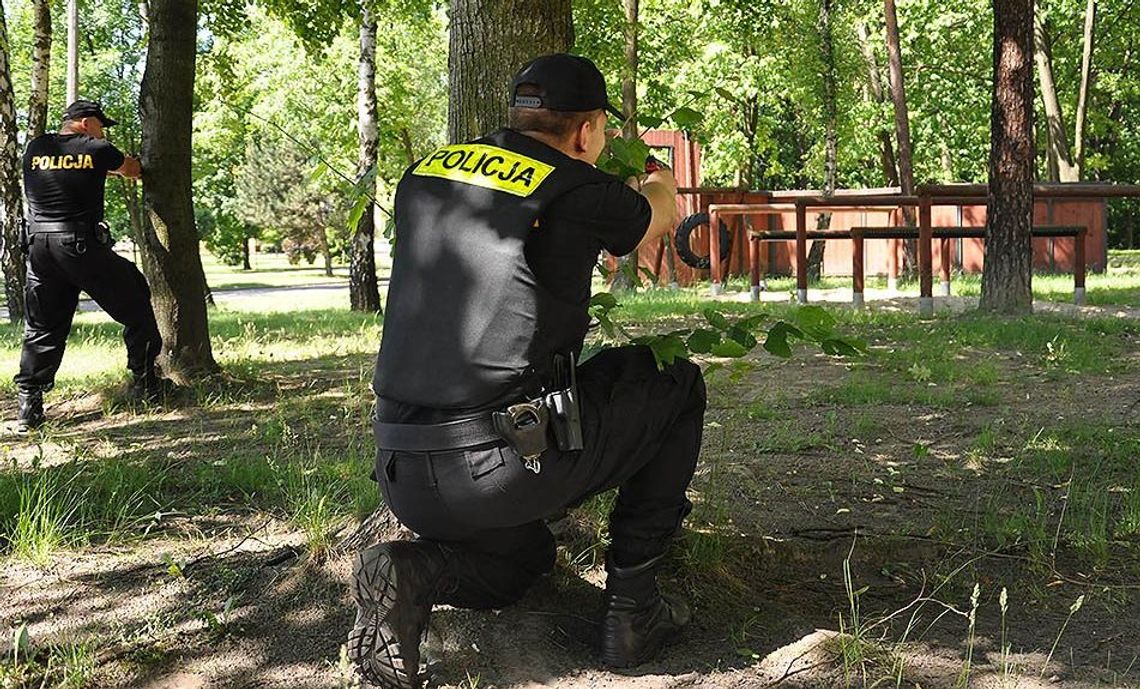 Poszła powiesić się w parku. Zostawiła list Poszła powiesić się w parku. Zostawiła list