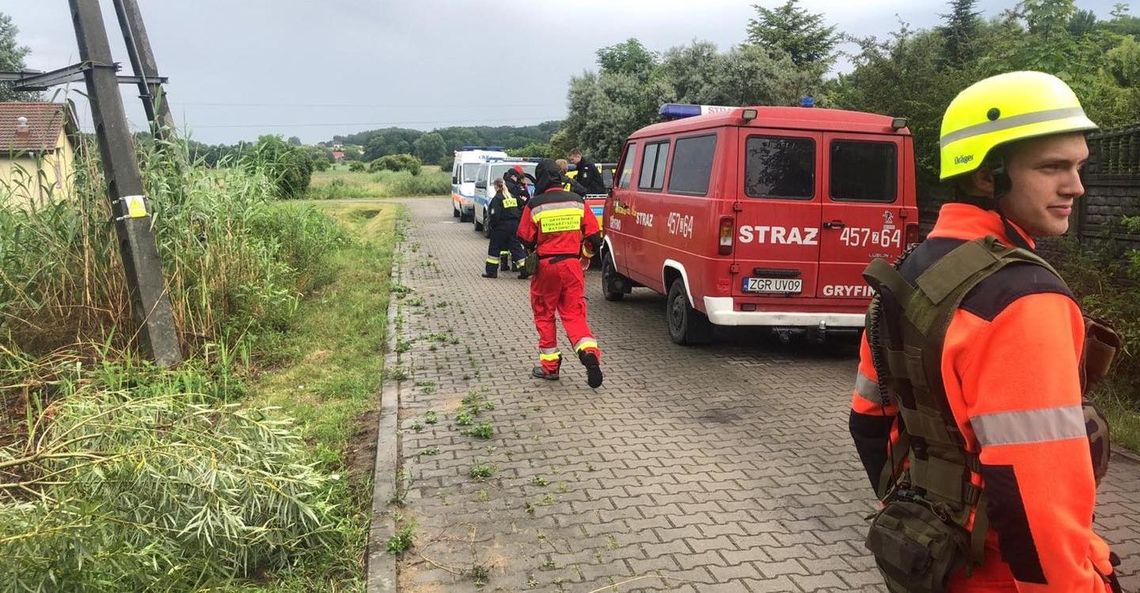 Poszukiwania zaginionego prowadzono w trudnym terenie [FOTO]