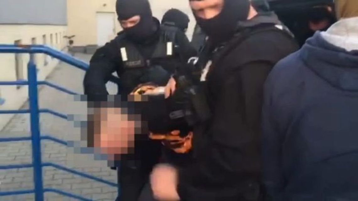 Poszukiwany listem gończym wpadł na dworcu. Gryfińscy policjanci udaremnili ucieczkę do Francji