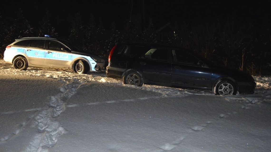 Potrącił na pasach 2 chłopców i uciekał. Policjanci użyli broni i ruszyli w pościg Potrącił na pasach 2 chłopców i uciekał. Policjanci użyli broni i ruszyli w pościg