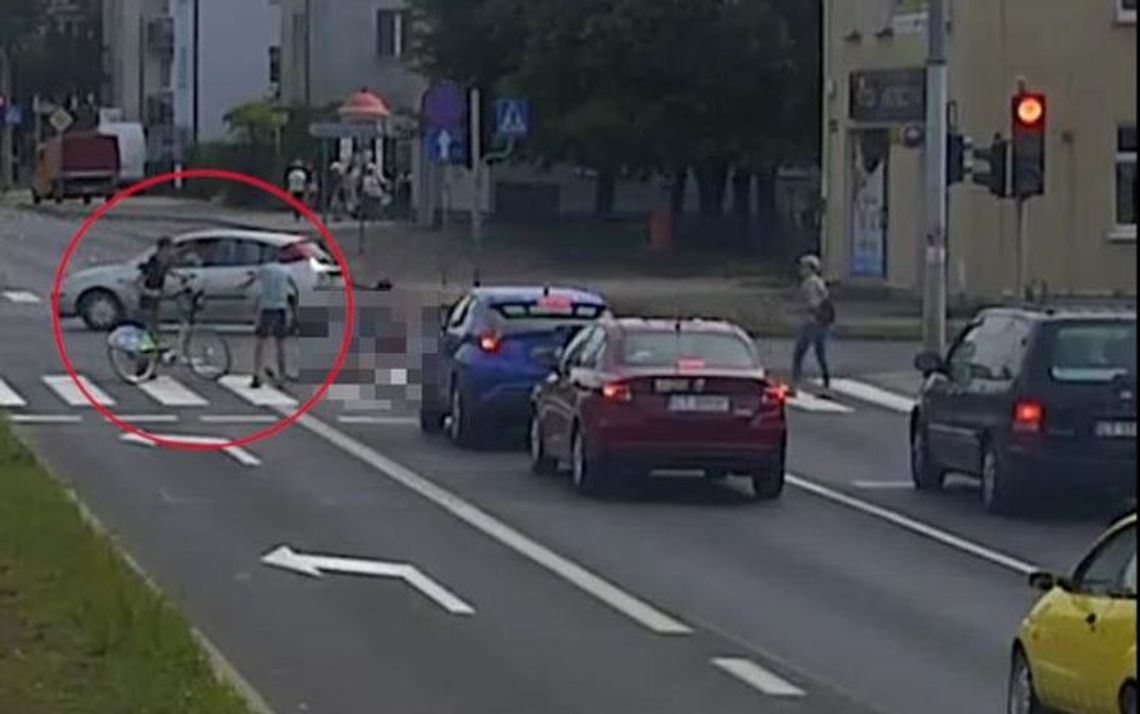 Potrącił rowerem staruszkę i uciekł. Kobieta zmarła w szpitalu Potrącił rowerem staruszkę i uciekł. Kobieta zmarła w szpitalu